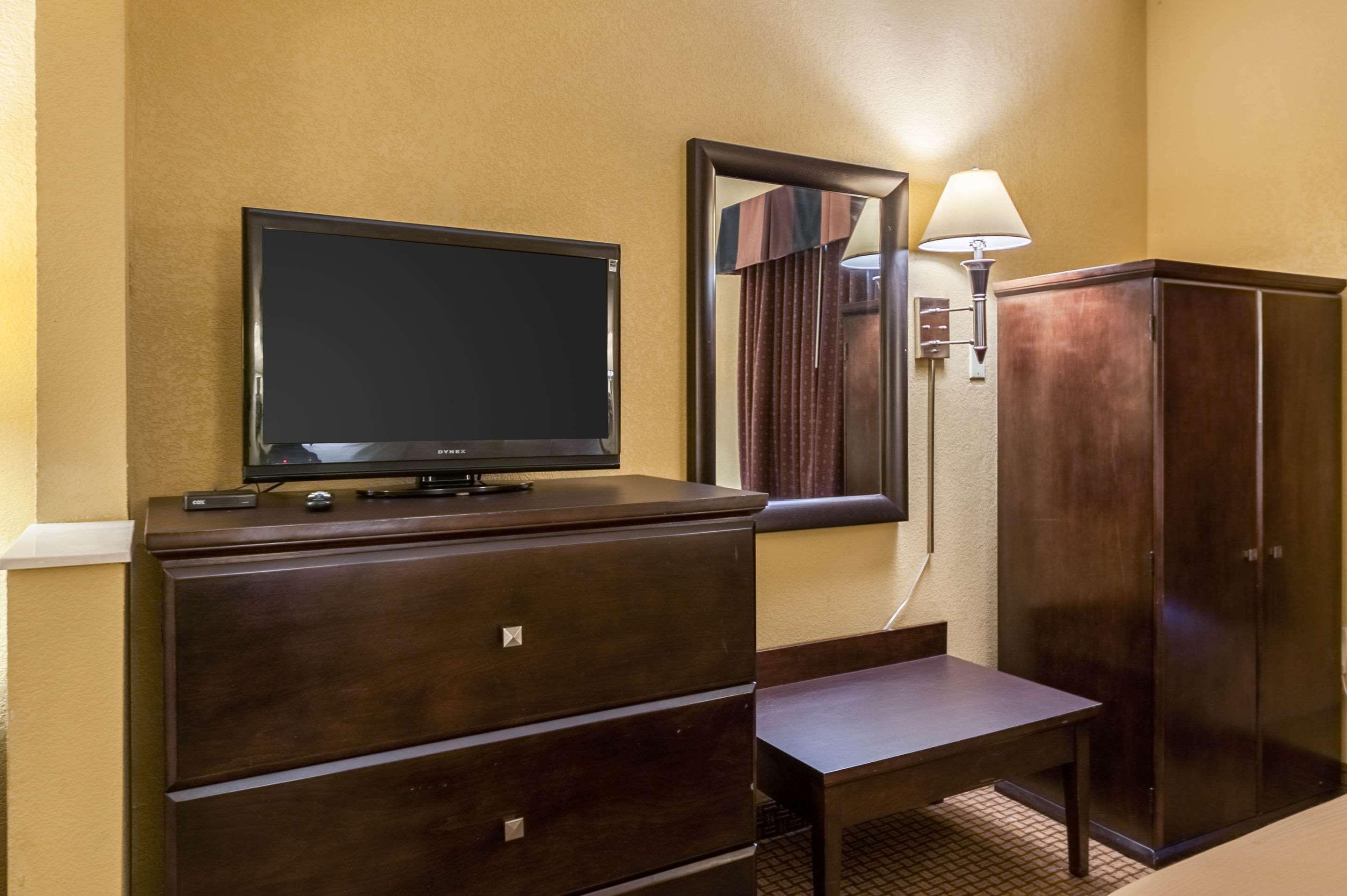 Quality Inn & Suites Lafayette Exterior photo
