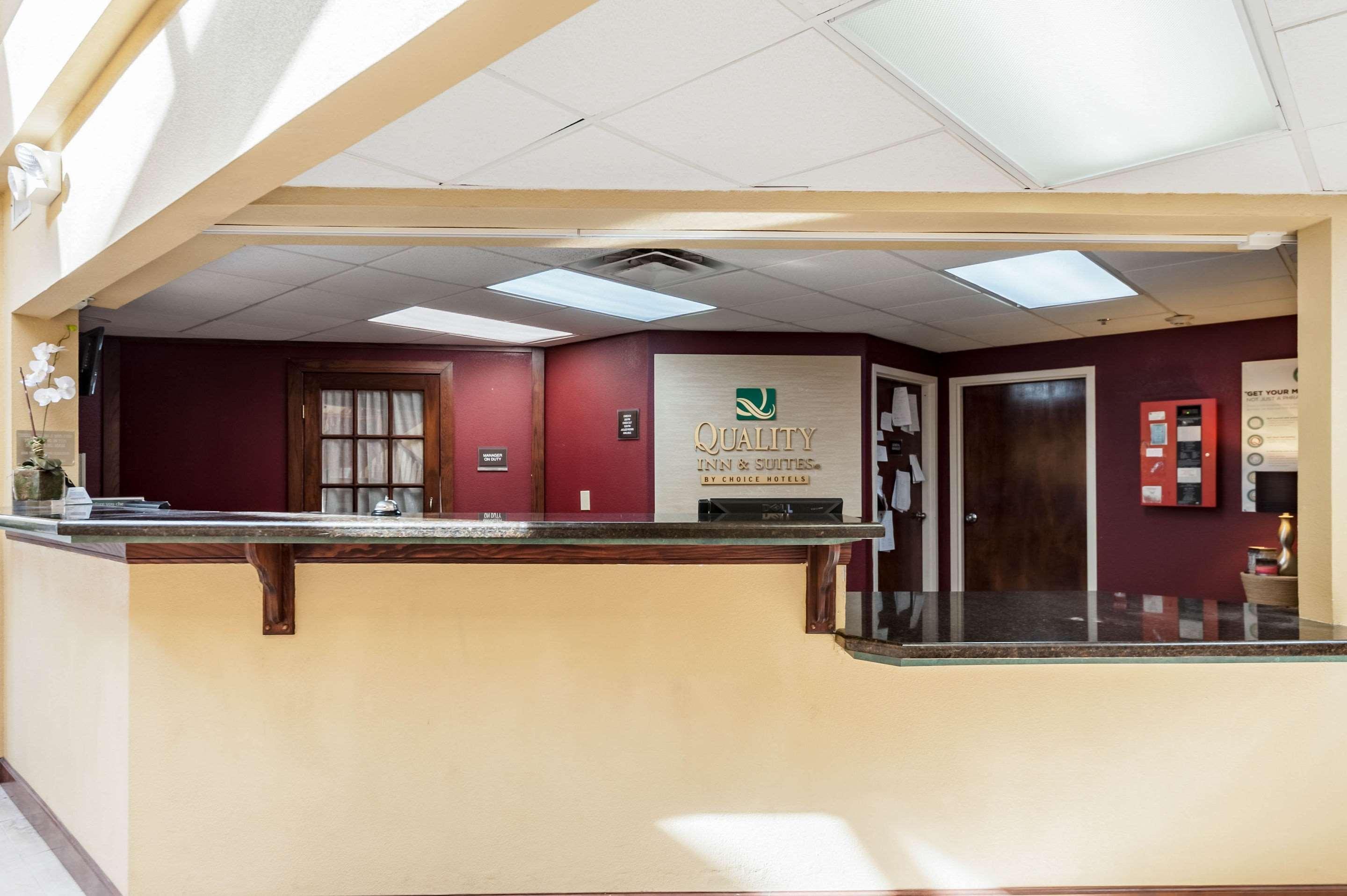 Quality Inn & Suites Lafayette Exterior photo