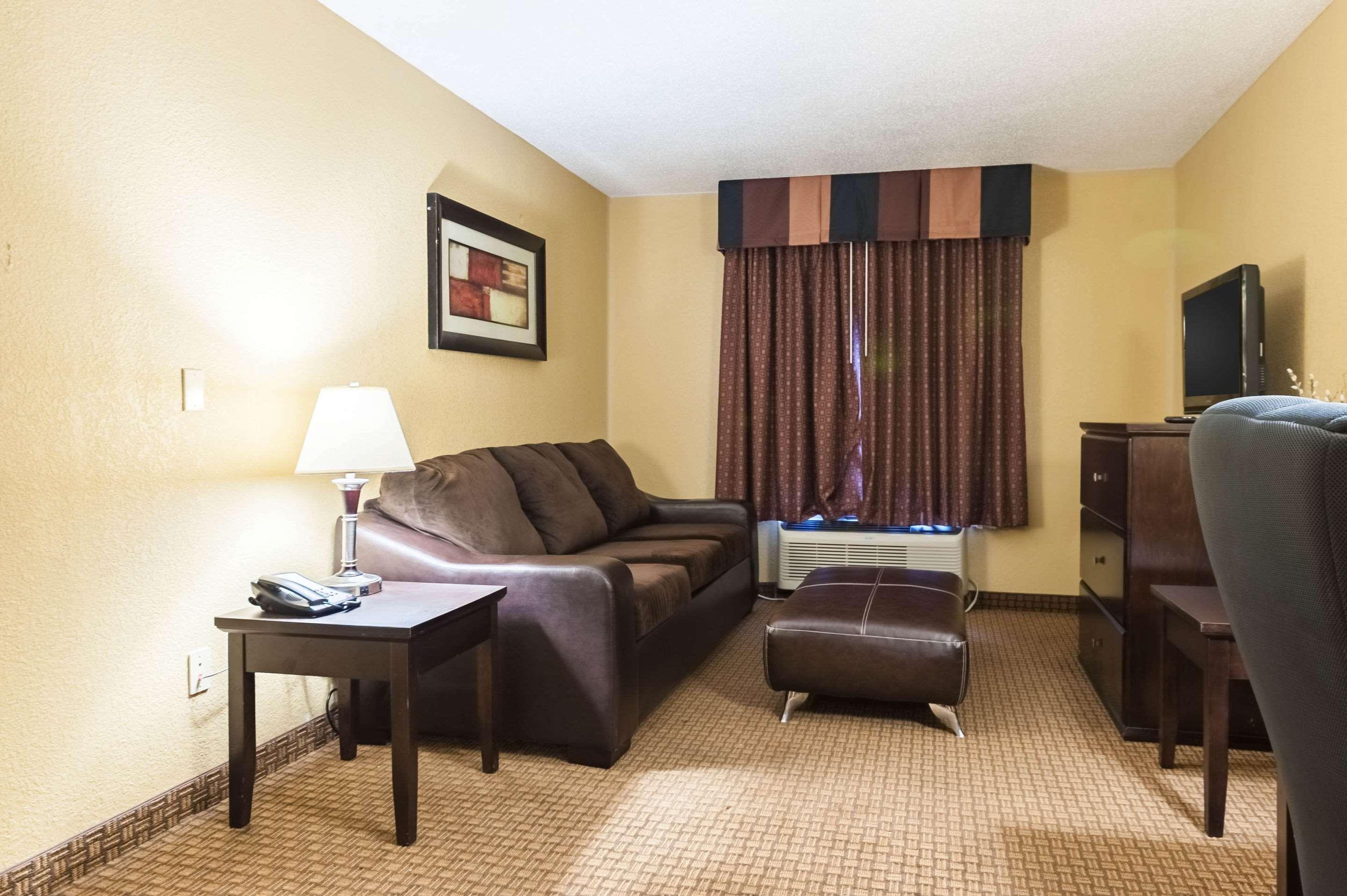 Quality Inn & Suites Lafayette Exterior photo