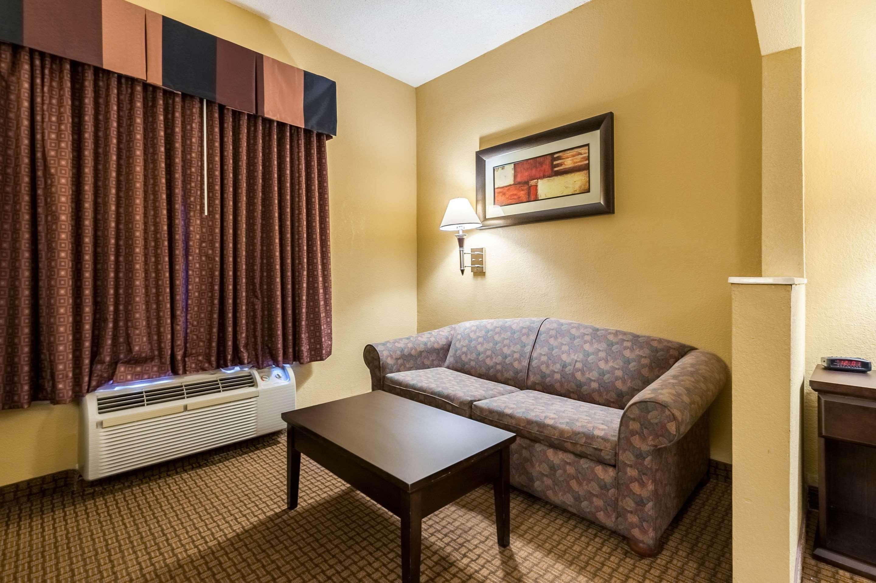 Quality Inn & Suites Lafayette Exterior photo