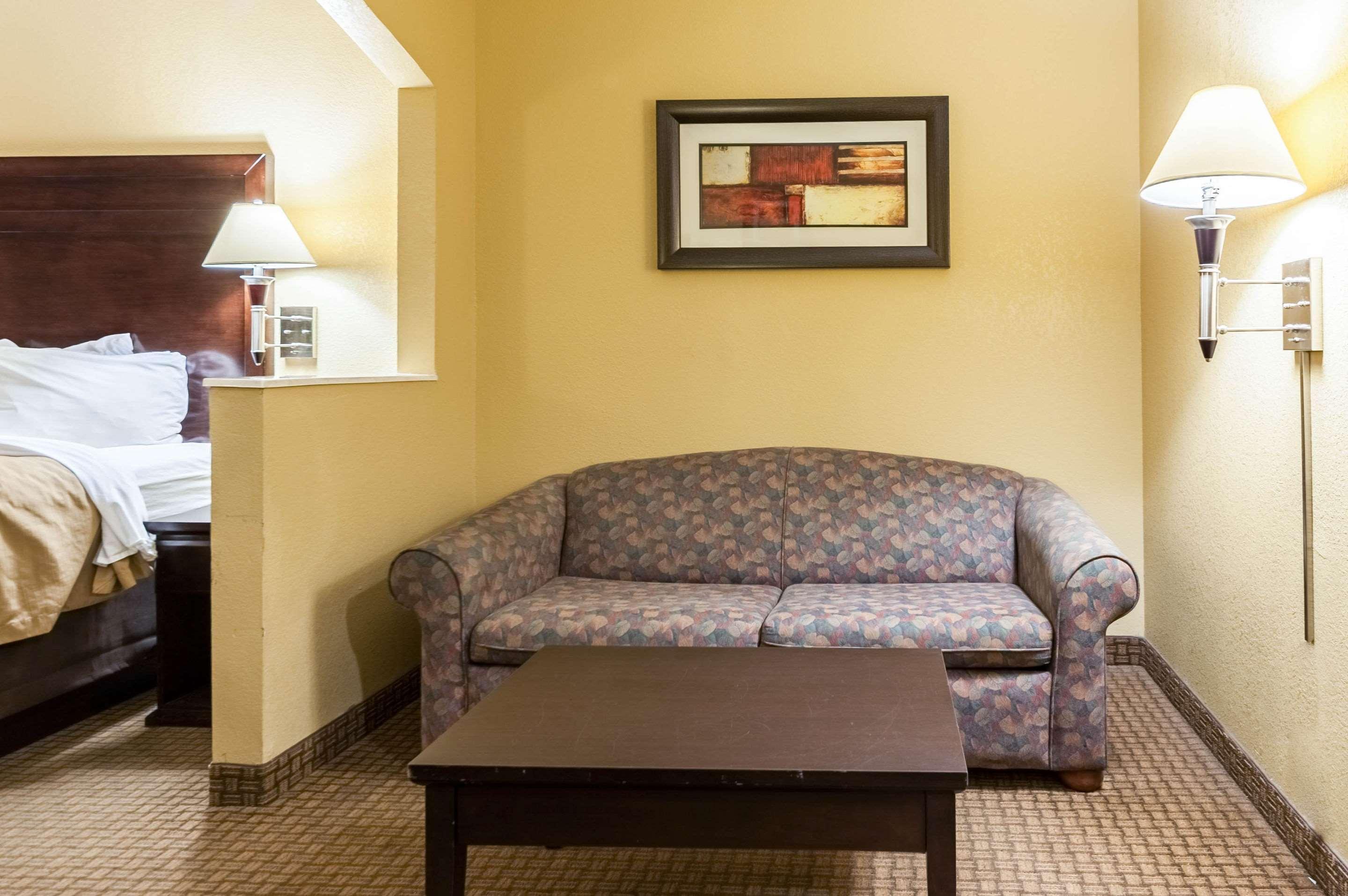 Quality Inn & Suites Lafayette Exterior photo