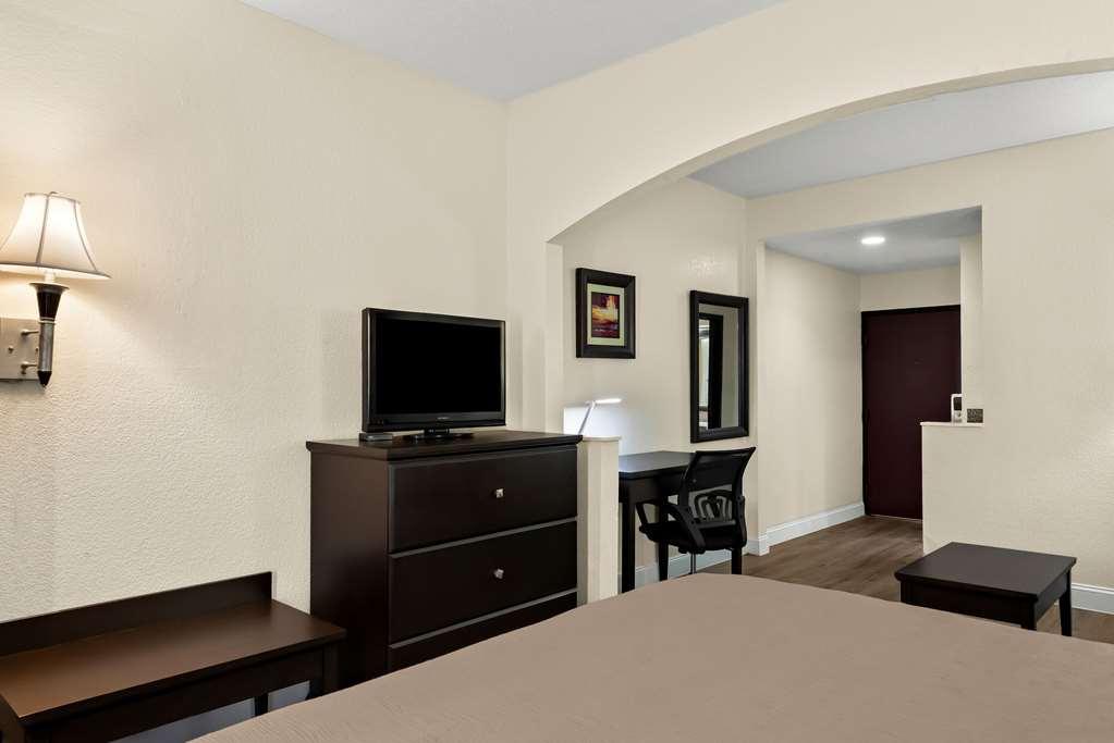 Quality Inn & Suites Lafayette Room photo